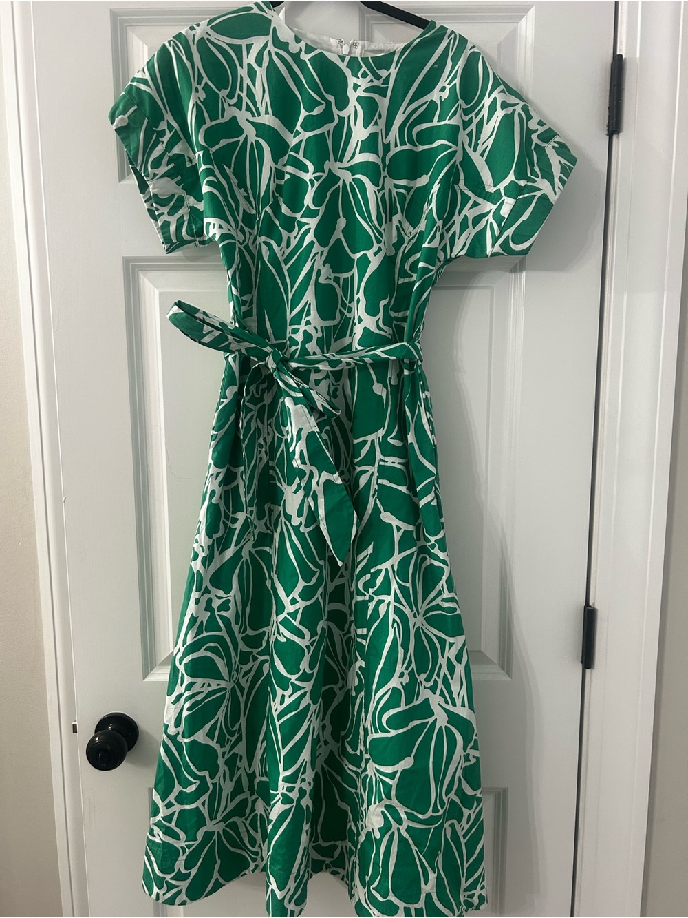 Banana Republic Green and White Floral Print Belted Dress. Midi length